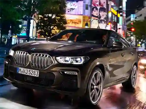 Joc BMW X6 M50I on-line