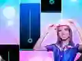 Joc Ana emilia Piano Tiles on-line