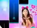 Joc Maria Clara e JP Piano Game Tiles on-line