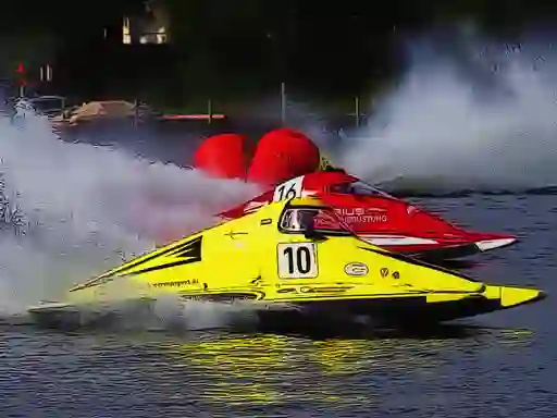 Joc Motor Racing Boat on-line