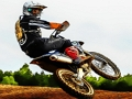 Joc Cascadorii de curse de dirtBike on-line